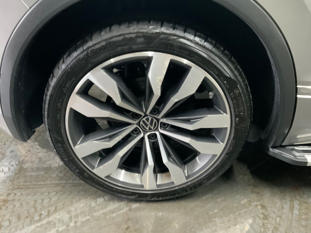 2018 VOLKSWAGEN TIGUAN 2.0 TSI R-Line SUV 5dr Petrol DSG 4Motion Euro 6 (s/s) (180 ps) - vehicle photo 26 for sale on PureCar