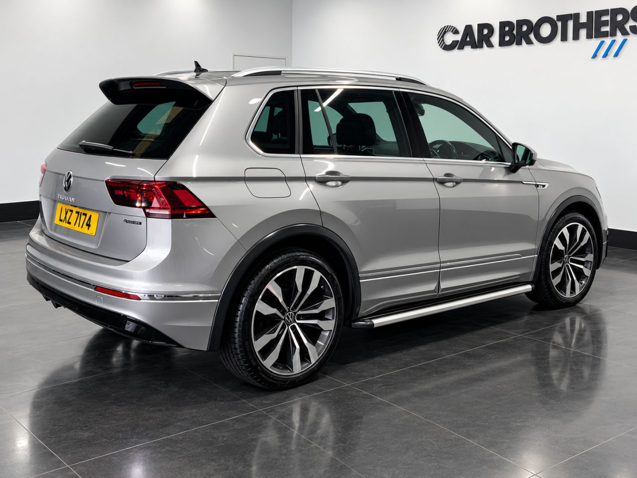 2018 VOLKSWAGEN TIGUAN 2.0 TSI R-Line SUV 5dr Petrol DSG 4Motion Euro 6 (s/s) (180 ps) - vehicle photo 6 for sale on PureCar