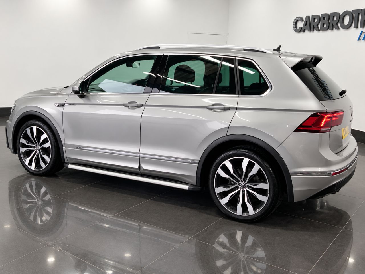 2018 VOLKSWAGEN TIGUAN 2.0 TSI R-Line SUV 5dr Petrol DSG 4Motion Euro 6 (s/s) (180 ps) - vehicle photo 10 for sale on PureCar