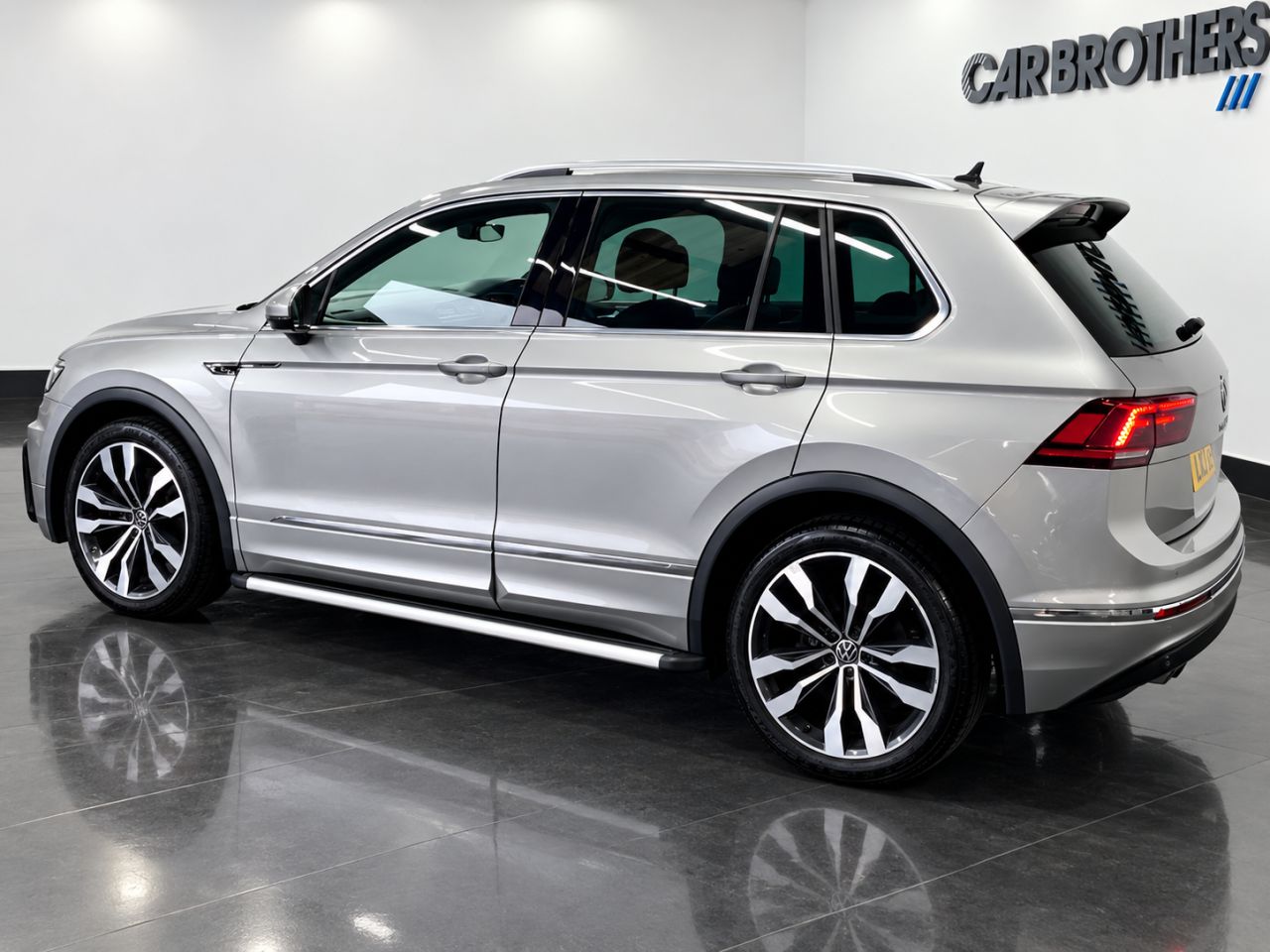 2018 VOLKSWAGEN TIGUAN 2.0 TSI R-Line SUV 5dr Petrol DSG 4Motion Euro 6 (s/s) (180 ps) - vehicle photo 8 for sale on PureCar