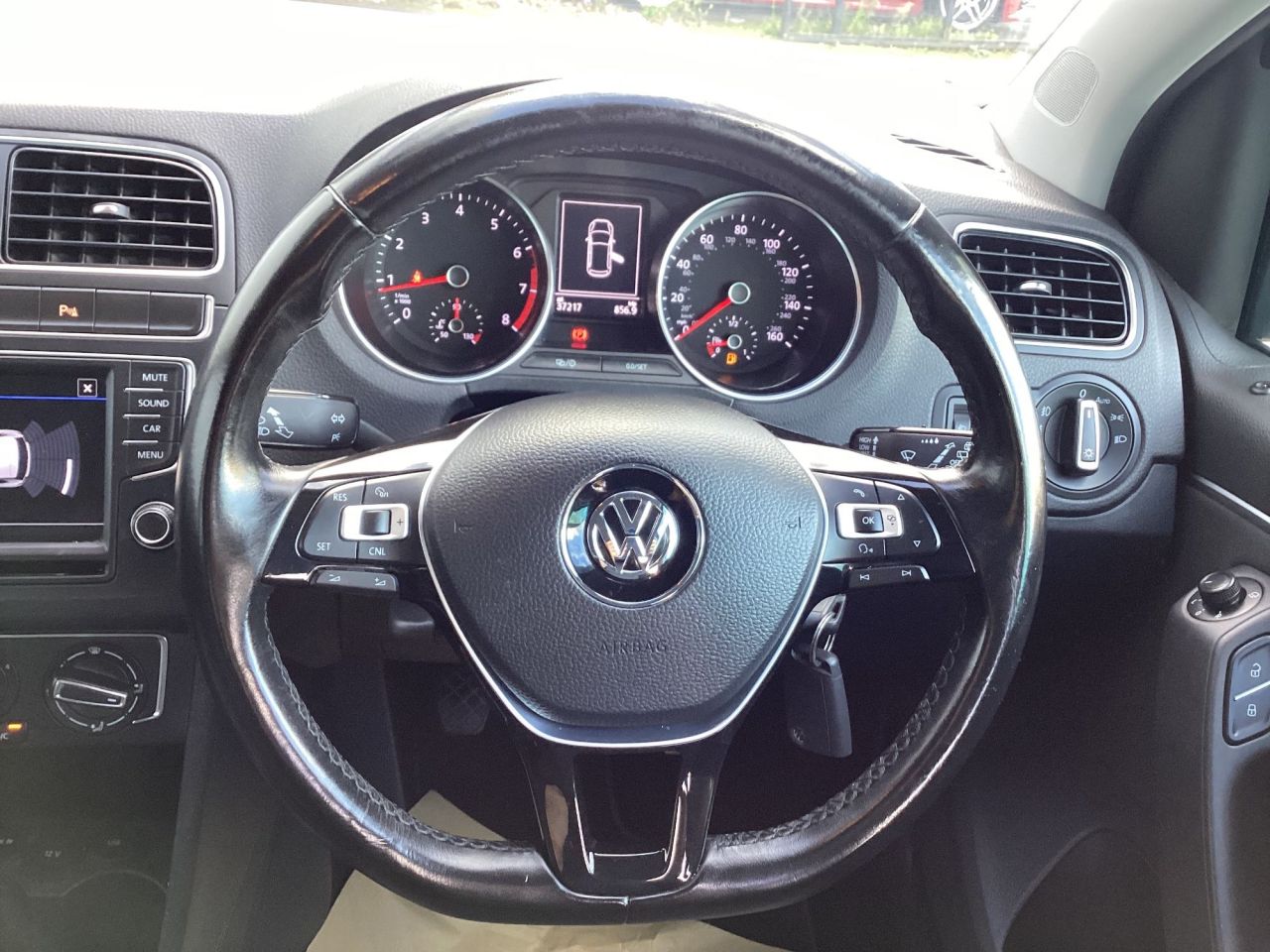 2017 VOLKSWAGEN POLO 1.0 Match Edition Hatchback 5dr Petrol Manual Euro 6 (s/s) (60 ps) Only 37, - vehicle photo 11 for sale on PureCar