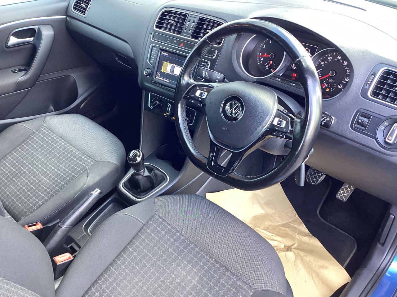 2017 VOLKSWAGEN POLO 1.0 Match Edition Hatchback 5dr Petrol Manual Euro 6 (s/s) (60 ps) Only 37, - vehicle photo 15 for sale on PureCar