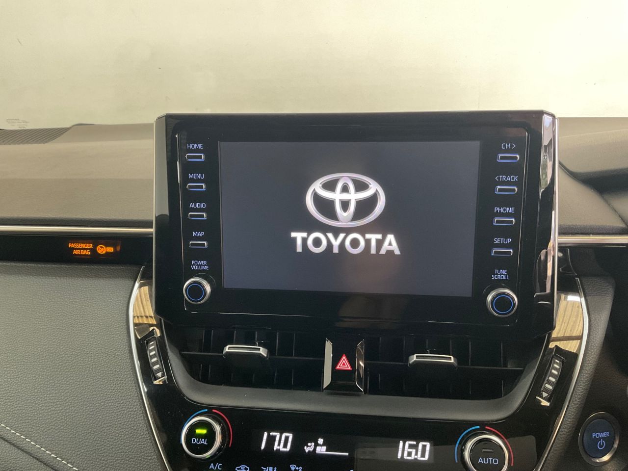 2019 TOYOTA COROLLA 1.8 VVT-h Icon Tech Touring Sports 5dr Petrol Hybrid CVT Euro 6 (s/s) (122 - vehicle photo 17 for sale on PureCar