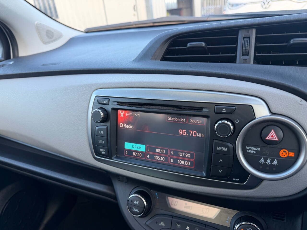 2011 TOYOTA YARIS 1.33 Dual VVT-i T Spirit Hatchback 5dr Petrol Multidrive S Euro 5 (101 ps) - vehicle photo 8 for sale on PureCar