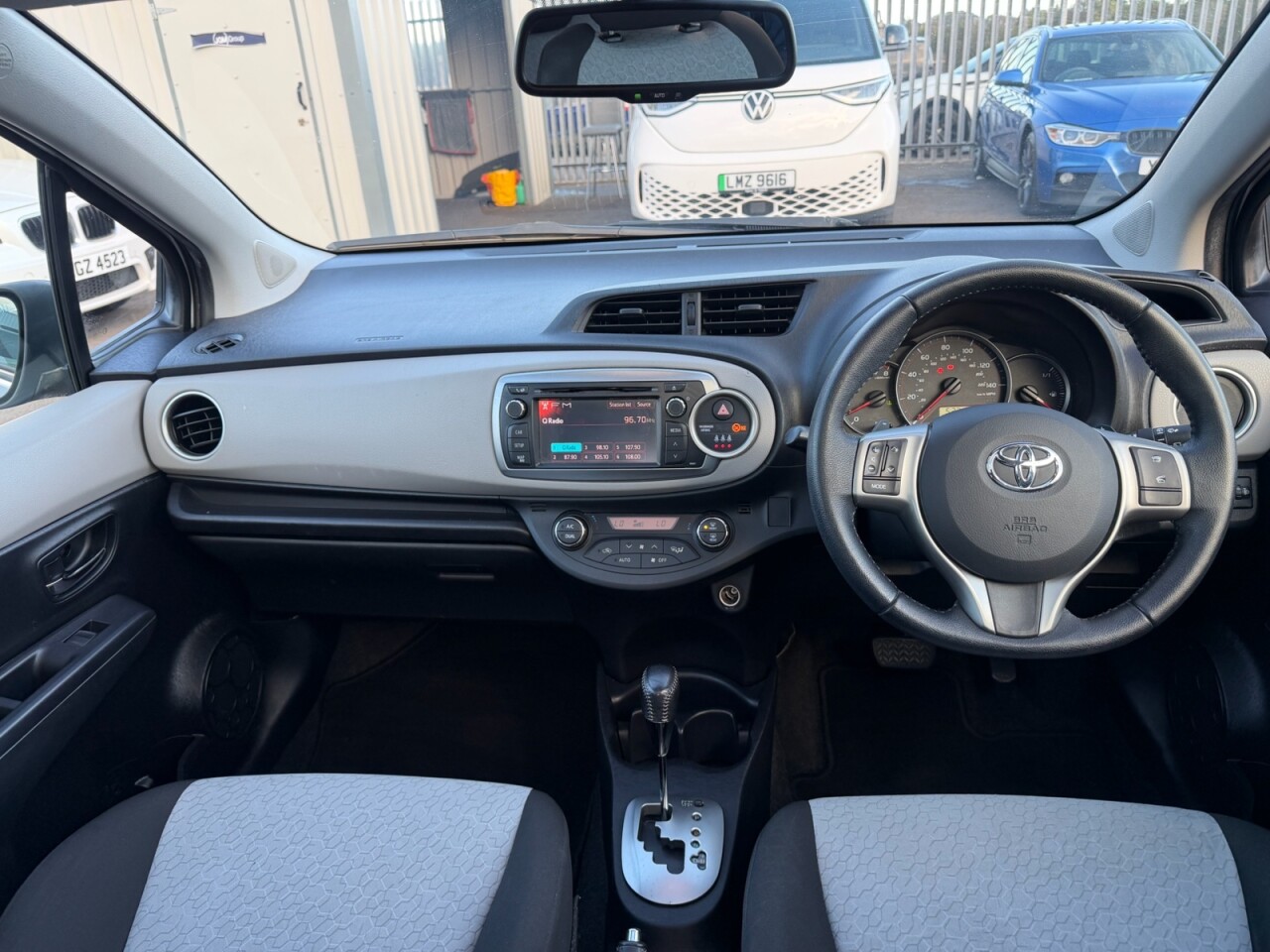 2011 TOYOTA YARIS 1.33 Dual VVT-i T Spirit Hatchback 5dr Petrol Multidrive S Euro 5 (101 ps) - vehicle photo 9 for sale on PureCar