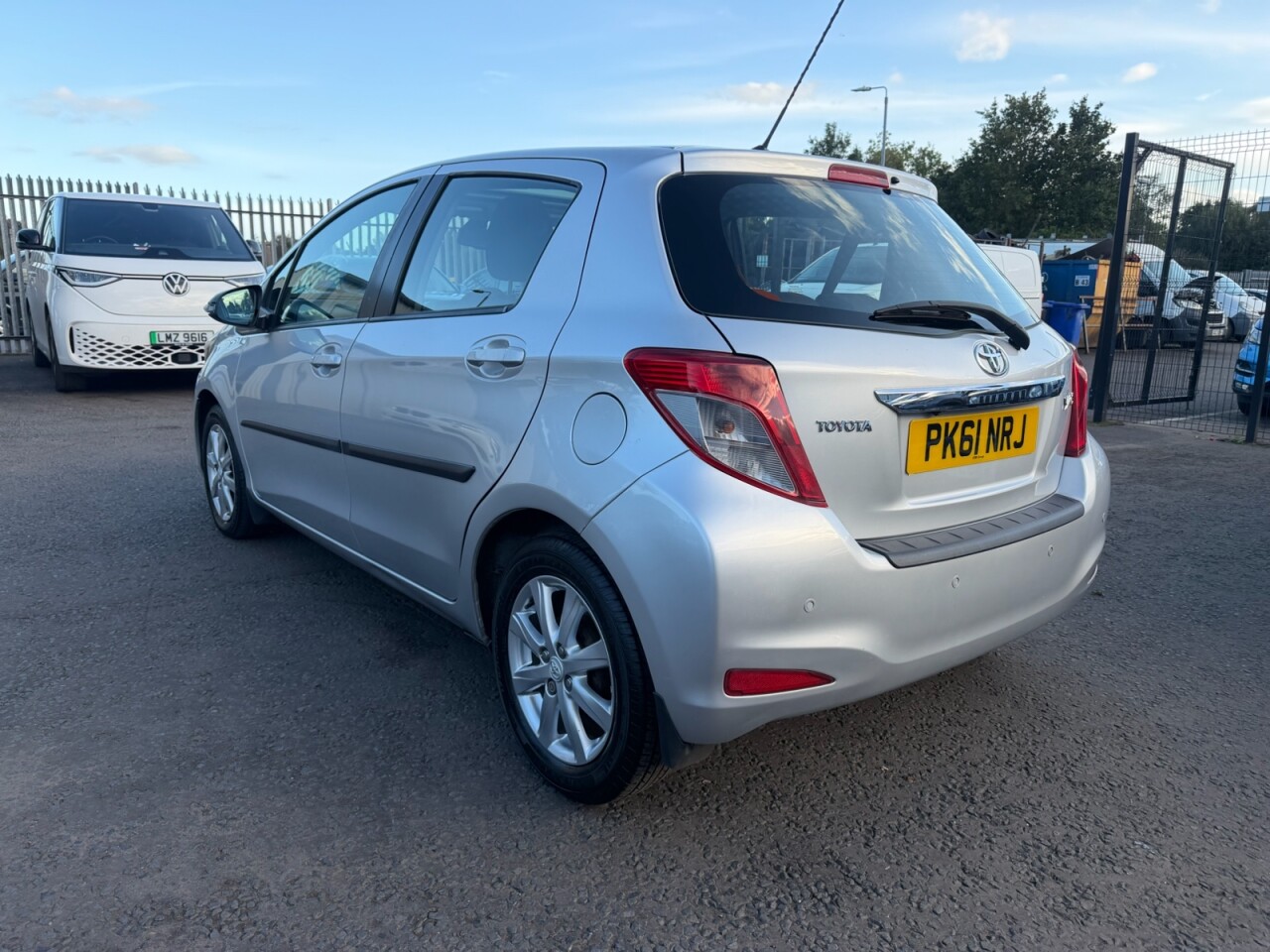 2011 TOYOTA YARIS 1.33 Dual VVT-i T Spirit Hatchback 5dr Petrol Multidrive S Euro 5 (101 ps) - vehicle photo 13 for sale on PureCar