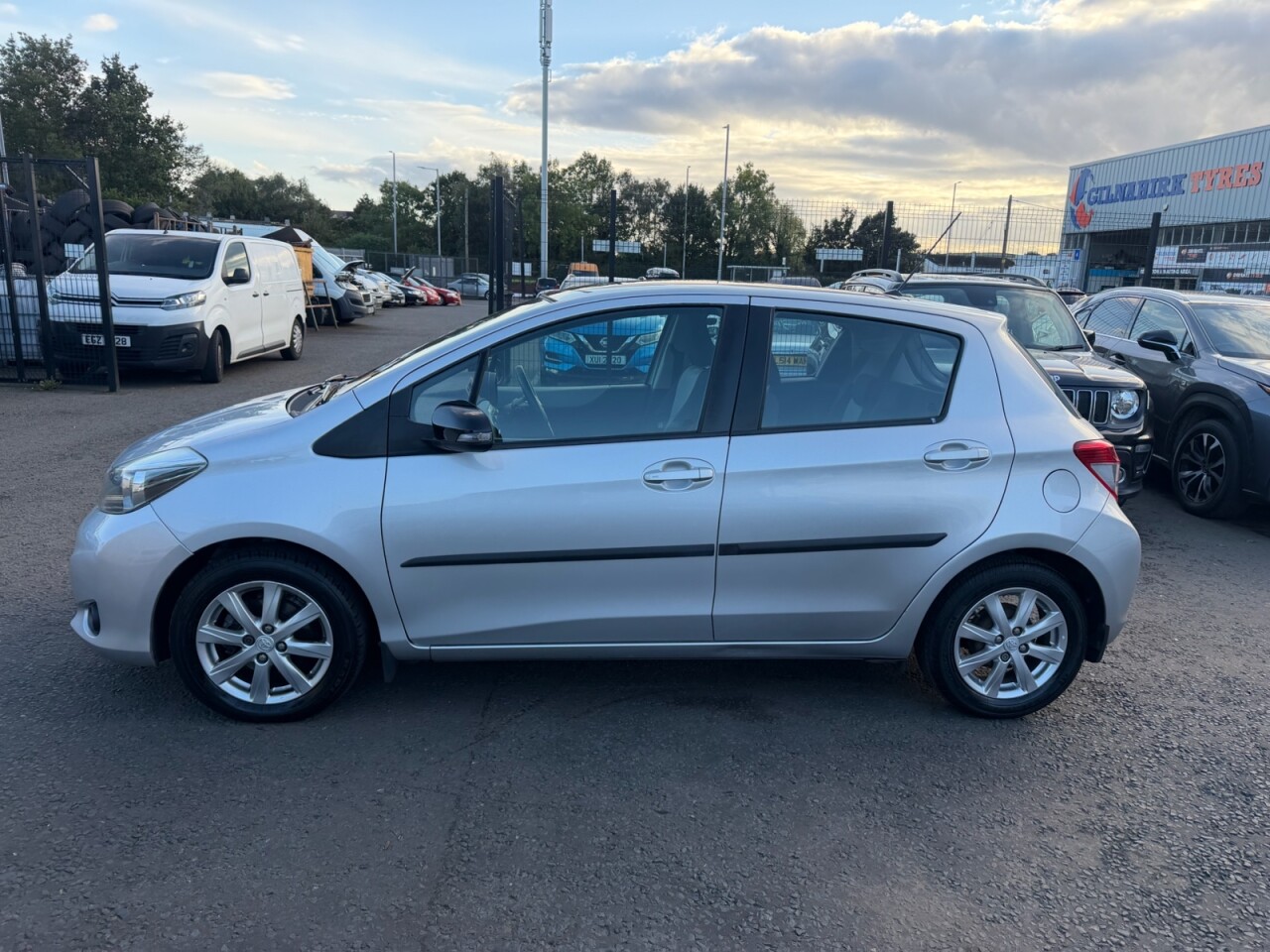 2011 TOYOTA YARIS 1.33 Dual VVT-i T Spirit Hatchback 5dr Petrol Multidrive S Euro 5 (101 ps) - vehicle photo 14 for sale on PureCar