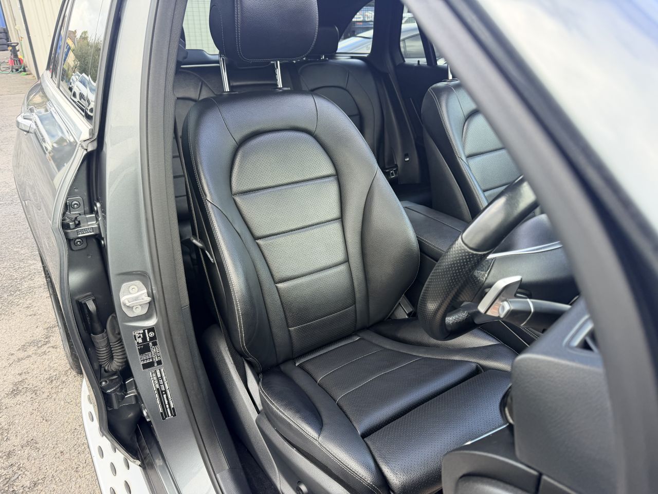 2017 MERCEDES GLC 2.1 GLC220d AMG Line (Premium Plus) SUV 5dr Diesel G-Tronic 4MATIC Euro 6 ( - vehicle photo 9 for sale on PureCar