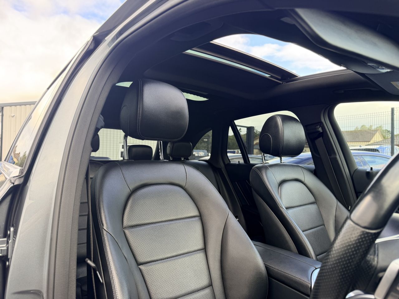 2017 MERCEDES GLC 2.1 GLC220d AMG Line (Premium Plus) SUV 5dr Diesel G-Tronic 4MATIC Euro 6 ( - vehicle photo 10 for sale on PureCar