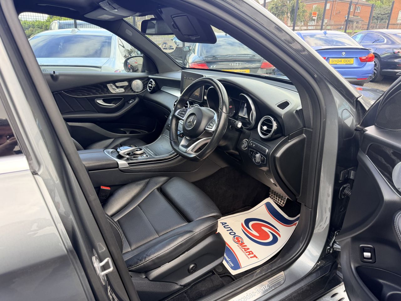 2017 MERCEDES GLC 2.1 GLC220d AMG Line (Premium Plus) SUV 5dr Diesel G-Tronic 4MATIC Euro 6 ( - vehicle photo 11 for sale on PureCar