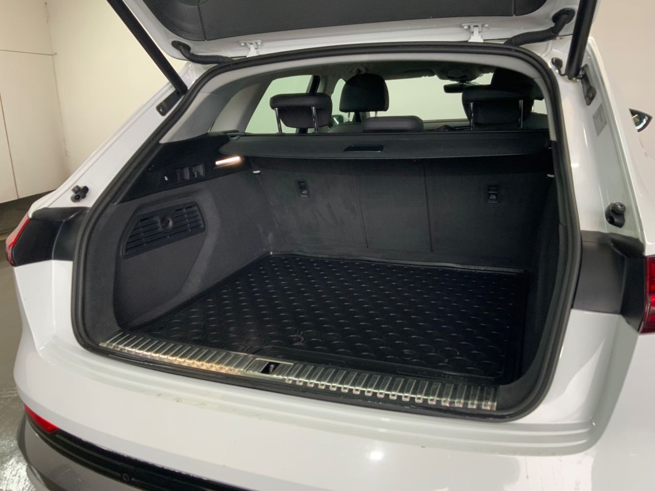 2020 AUDI E-TRON 50 Technik SUV 5dr Electric Auto quattro 71.2kWh (313 ps) - vehicle photo 11 for sale on PureCar