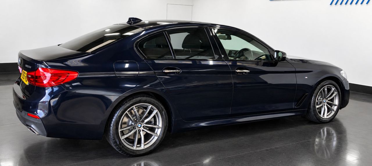 2018 BMW 5 SERIES 2.0 520d M Sport Saloon 4dr Diesel Auto Euro 6 (s/s) (190 ps) - vehicle photo 3 for sale on PureCar