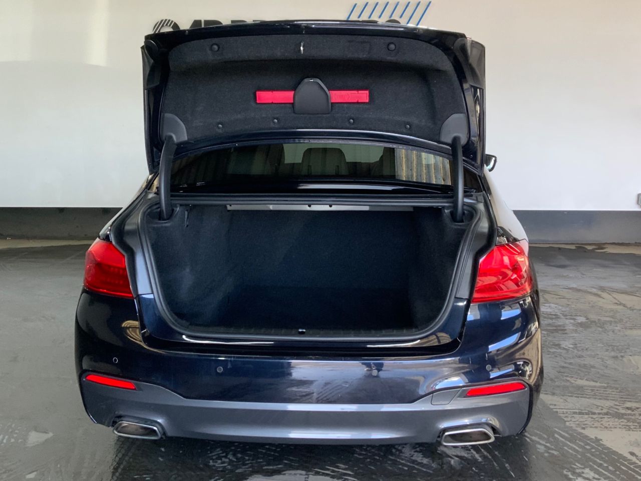 2018 BMW 5 SERIES 2.0 520d M Sport Saloon 4dr Diesel Auto Euro 6 (s/s) (190 ps) - vehicle photo 10 for sale on PureCar