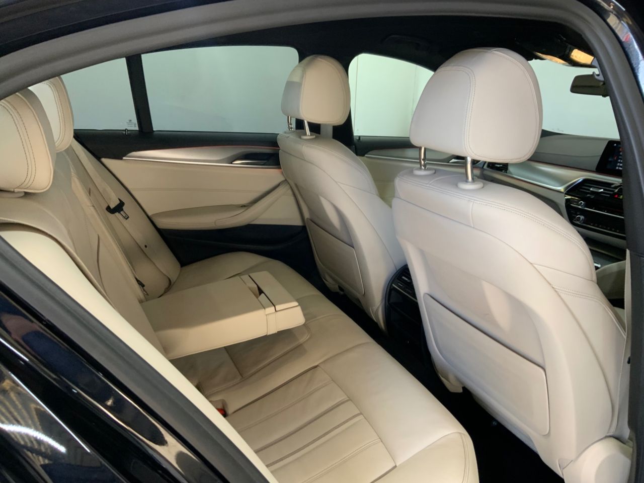 2018 BMW 5 SERIES 2.0 520d M Sport Saloon 4dr Diesel Auto Euro 6 (s/s) (190 ps) - vehicle photo 15 for sale on PureCar
