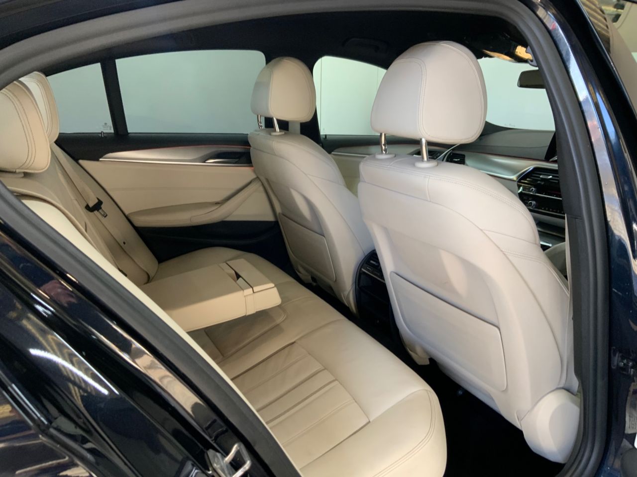 2018 BMW 5 SERIES 2.0 520d M Sport Saloon 4dr Diesel Auto Euro 6 (s/s) (190 ps) - vehicle photo 19 for sale on PureCar