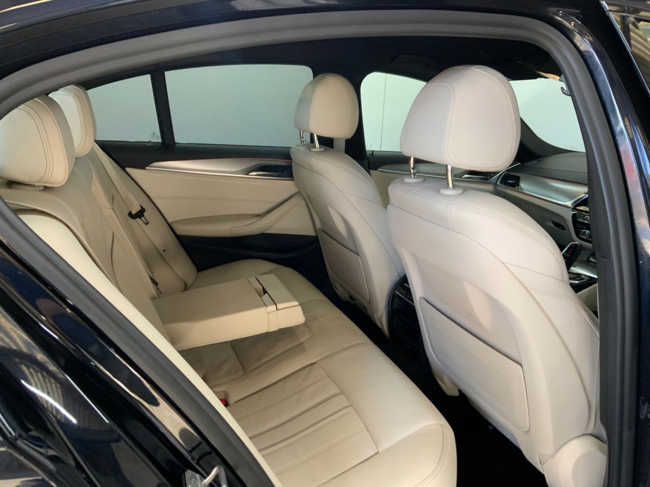 2018 BMW 5 SERIES 2.0 520d M Sport Saloon 4dr Diesel Auto Euro 6 (s/s) (190 ps) - vehicle photo 20 for sale on PureCar