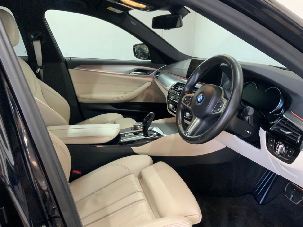 2018 BMW 5 SERIES 2.0 520d M Sport Saloon 4dr Diesel Auto Euro 6 (s/s) (190 ps) - vehicle photo 23 for sale on PureCar