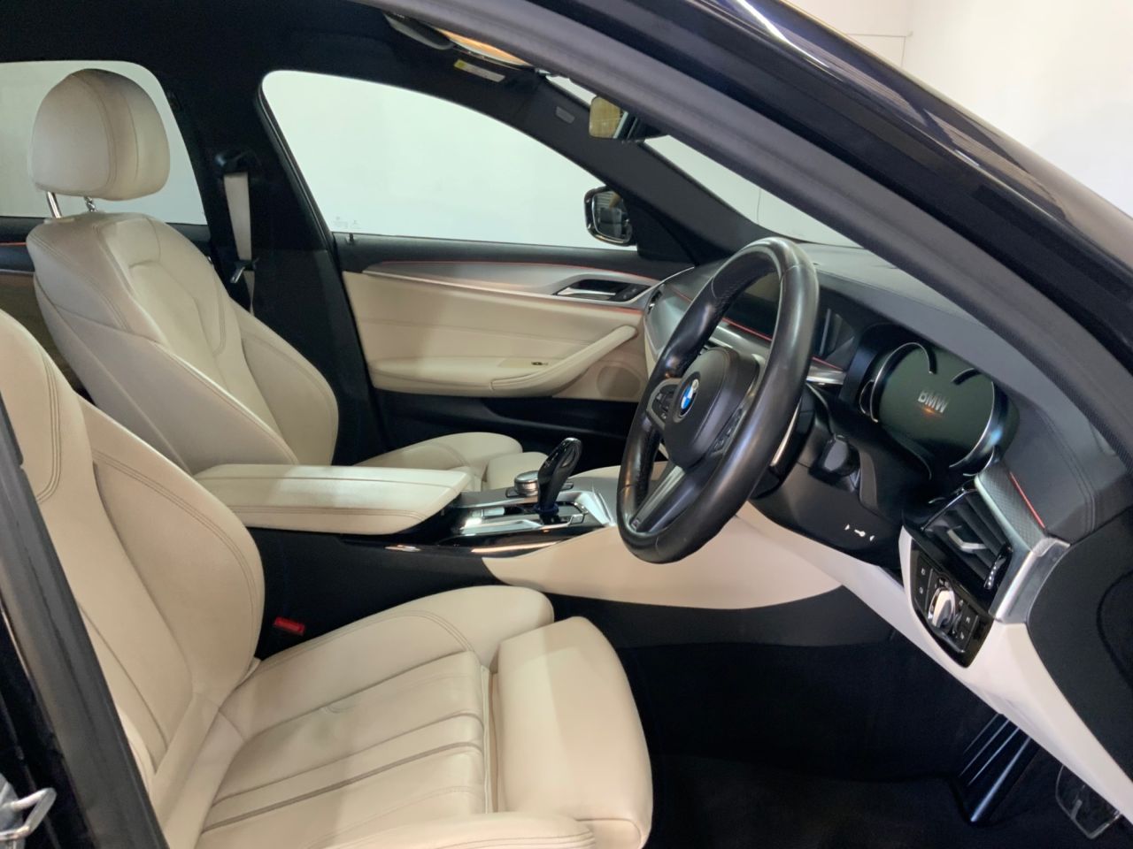 2018 BMW 5 SERIES 2.0 520d M Sport Saloon 4dr Diesel Auto Euro 6 (s/s) (190 ps) - vehicle photo 26 for sale on PureCar