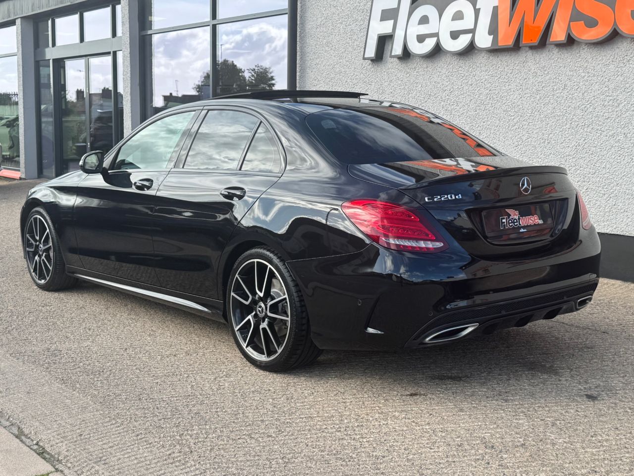 2016 MERCEDES C CLASS 2.1 C220d AMG Line (Premium) Saloon 4dr Diesel 7G-Tronic+ Euro 6 (s/s) (170 - vehicle photo 6 for sale on PureCar
