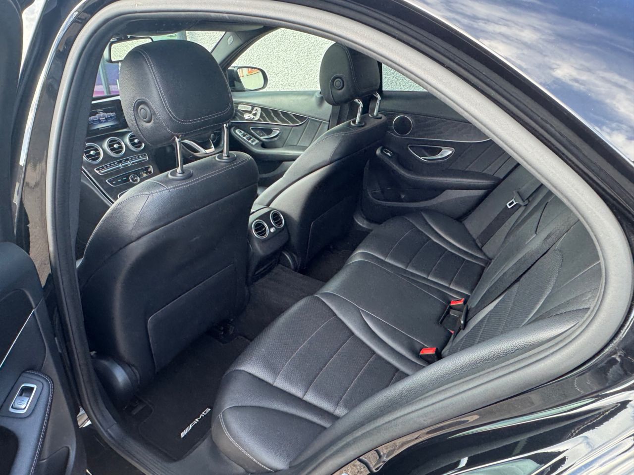 2016 MERCEDES C CLASS 2.1 C220d AMG Line (Premium) Saloon 4dr Diesel 7G-Tronic+ Euro 6 (s/s) (170 - vehicle photo 9 for sale on PureCar