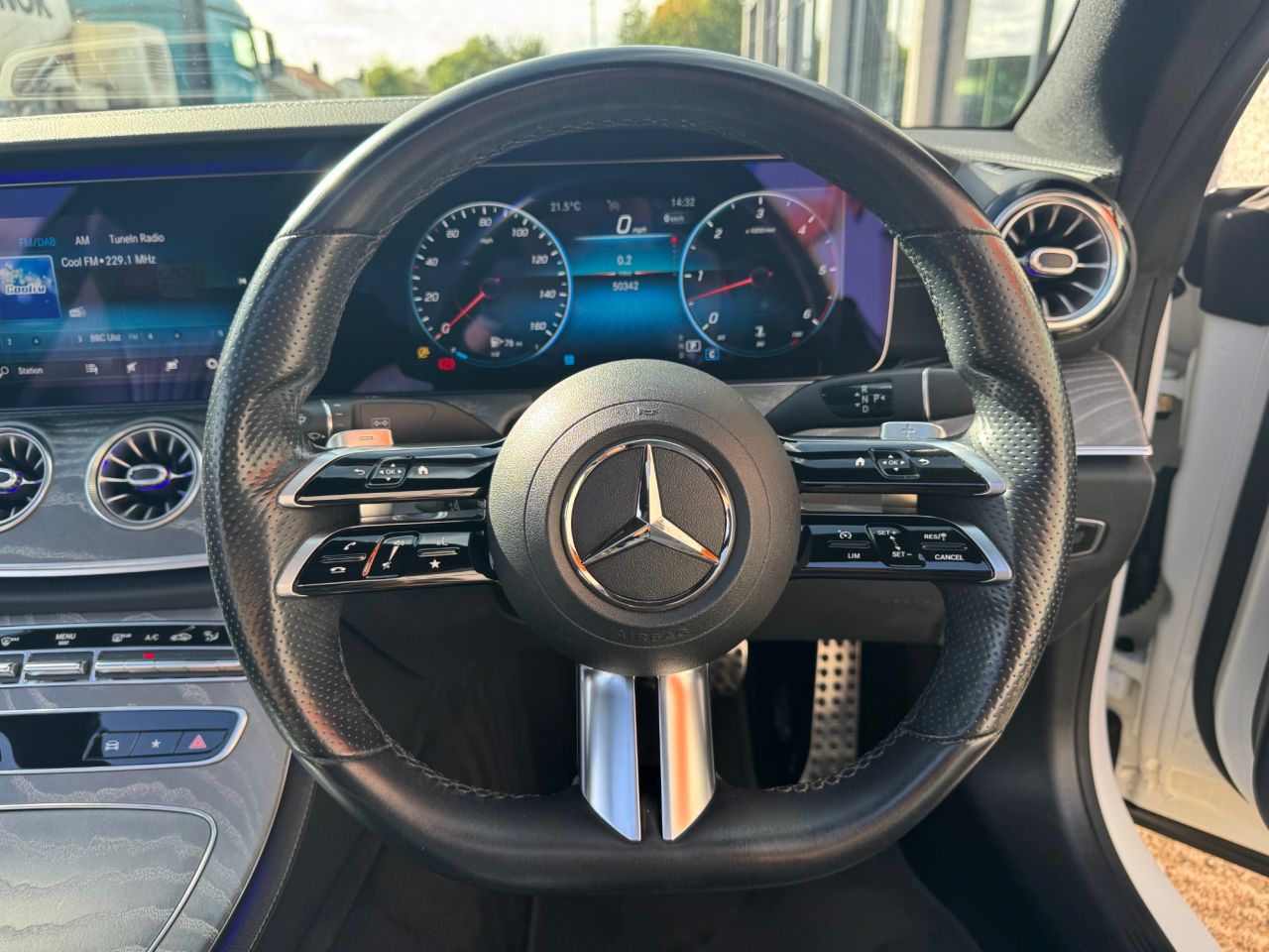 2020 MERCEDES E CLASS 2.9 E400d AMG Line (Premium Plus) Coupe 2dr Diesel G-Tronic+ 4MATIC Euro 6 - vehicle photo 14 for sale on PureCar