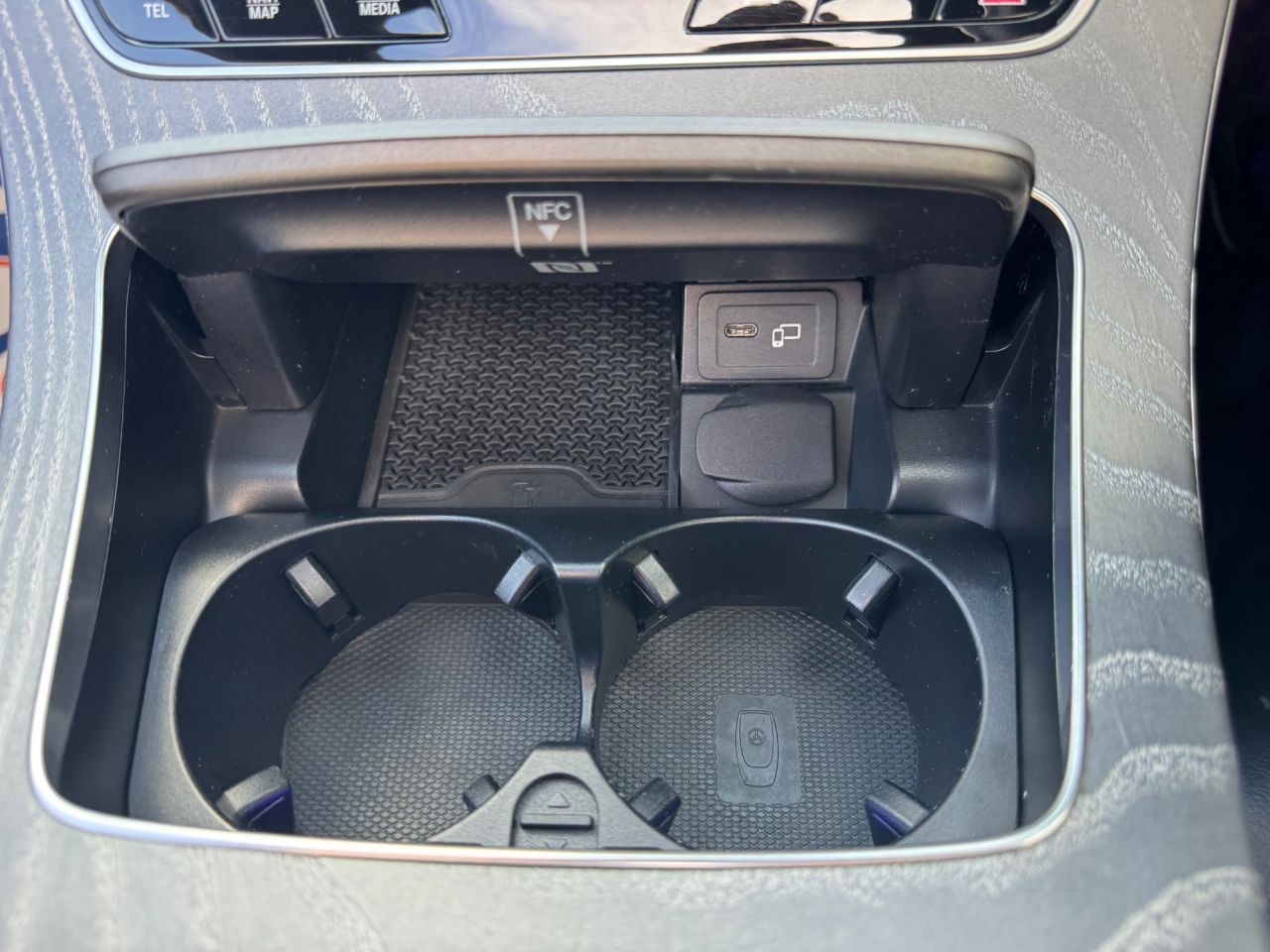 2020 MERCEDES E CLASS 2.9 E400d AMG Line (Premium Plus) Coupe 2dr Diesel G-Tronic+ 4MATIC Euro 6 - vehicle photo 19 for sale on PureCar