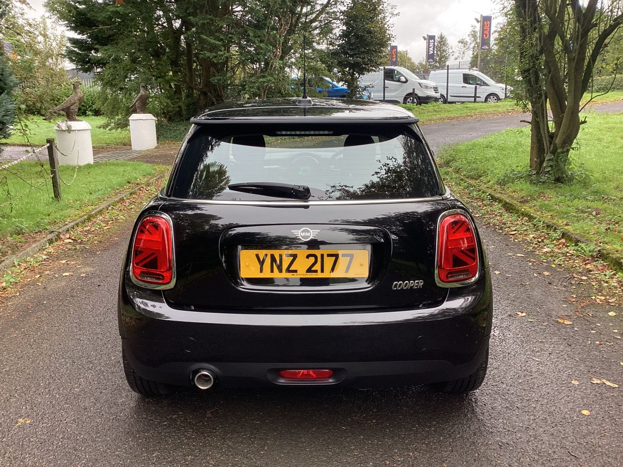 2018 MINI HATCH 1.5 Cooper Hatchback 3dr Petrol Manual Euro 6 (s/s) (136 ps) - vehicle photo 12 for sale on PureCar