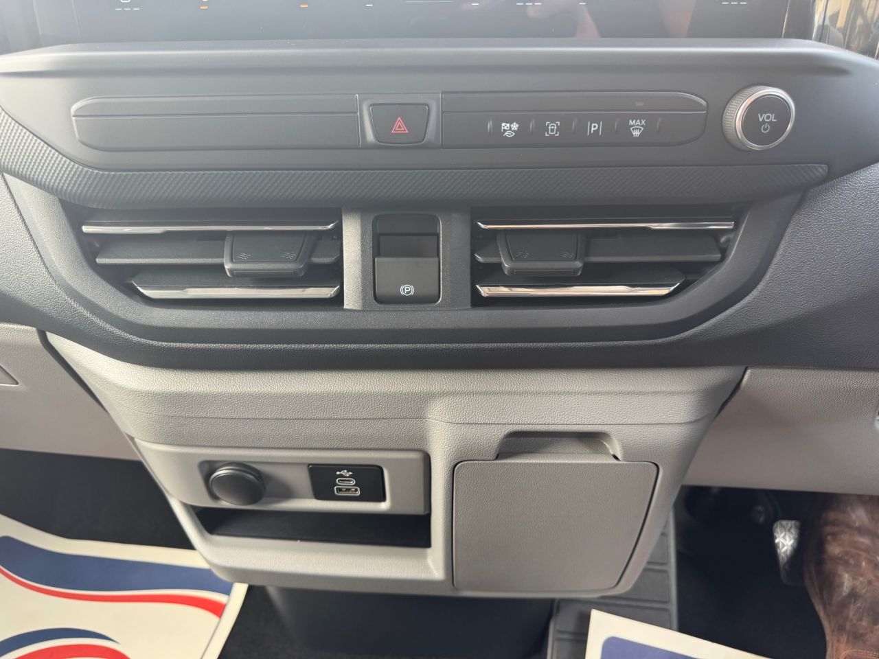 2026 FORD TRANSIT CUSTOM 2.0 320 EcoBlue Limited Crew Van Double Cab 5dr Diesel Auto L1 H1 Euro 6 (s - vehicle photo 16 for sale on PureCar