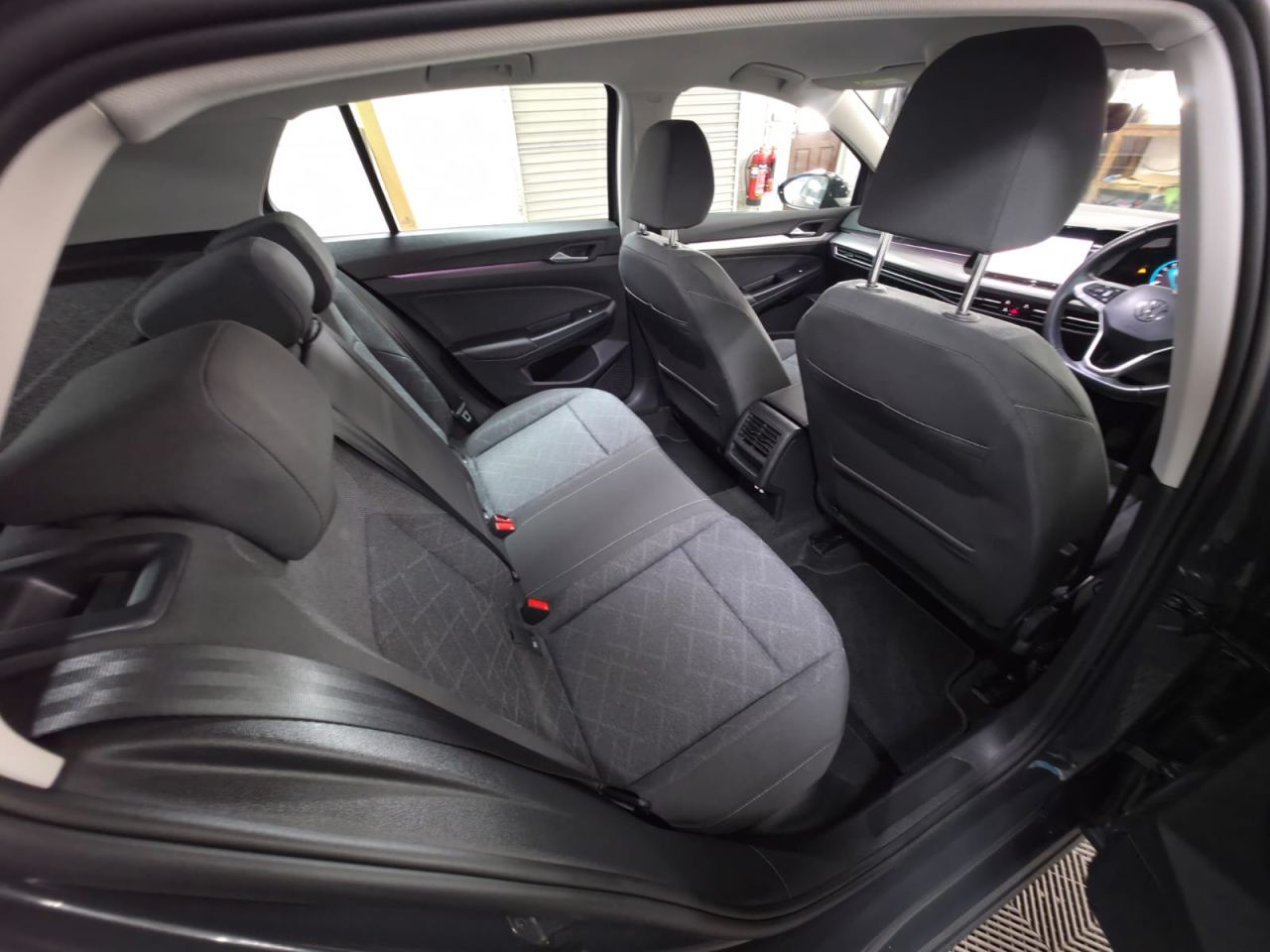 2024 VOLKSWAGEN GOLF 1.5 TSI Life Hatchback 5dr Petrol Manual Euro 6 (s/s) (130 ps) 1 Owner - Se - vehicle photo 17 for sale on PureCar