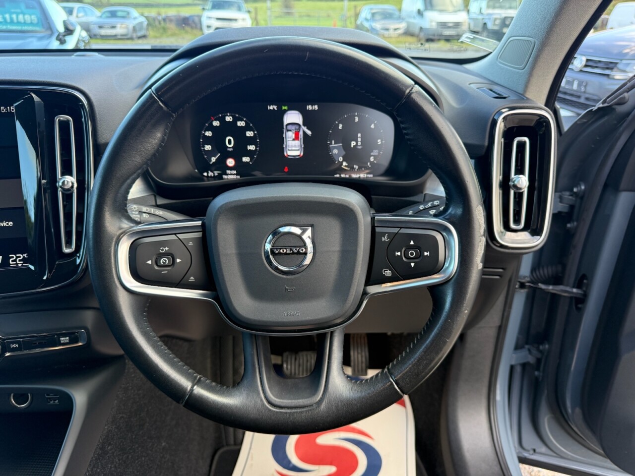 2020 VOLVO XC40 2.0 D3 Momentum SUV 5dr Diesel Auto Euro 6 (s/s) (150 ps) - vehicle photo 17 for sale on PureCar