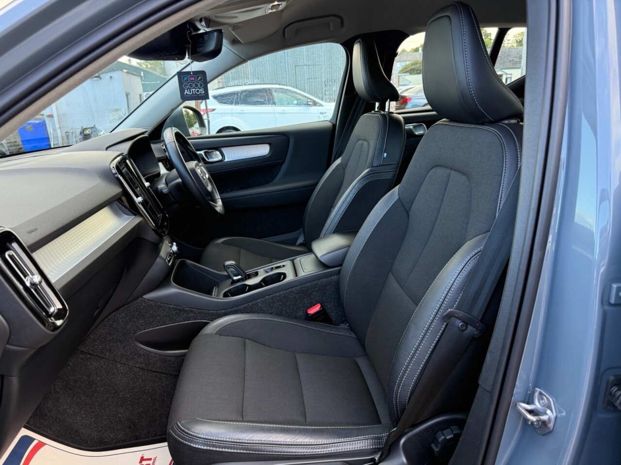 2020 VOLVO XC40 2.0 D3 Momentum SUV 5dr Diesel Auto Euro 6 (s/s) (150 ps) - vehicle photo 28 for sale on PureCar