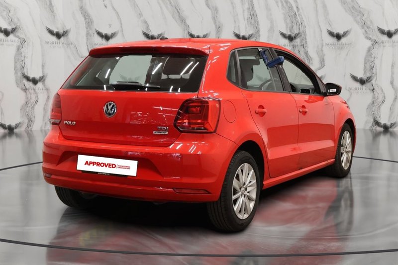 2015 Volkswagen Polo in red — photo 3 of 10