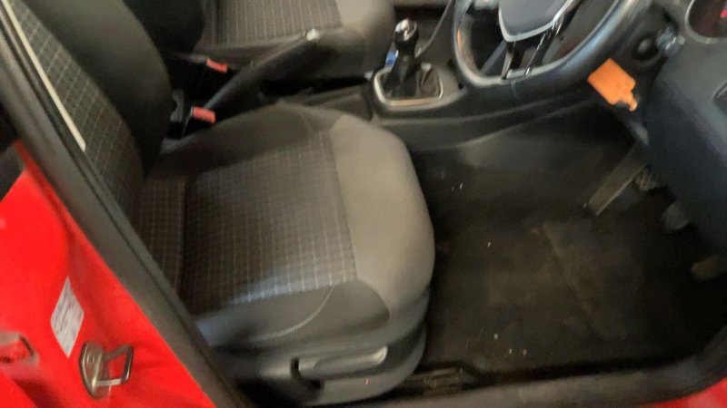 2015 Volkswagen Polo in red — photo 5 of 10