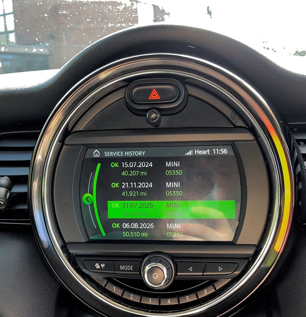 2018 MINI Hatch — image 2