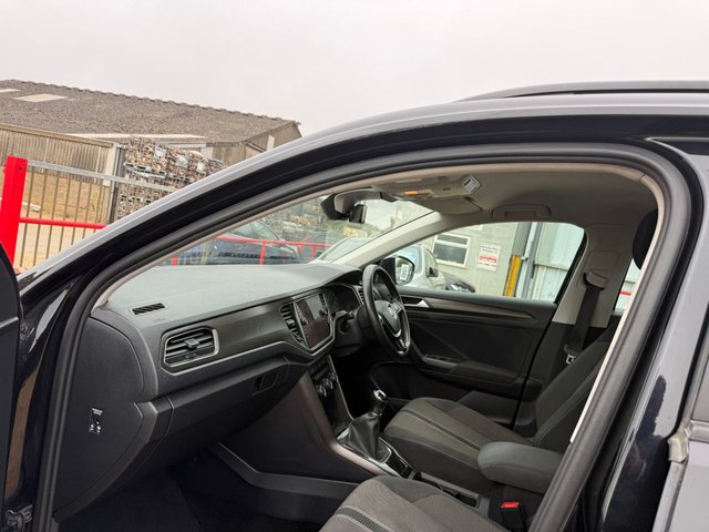 2018 Volkswagen T-Roc — image 4