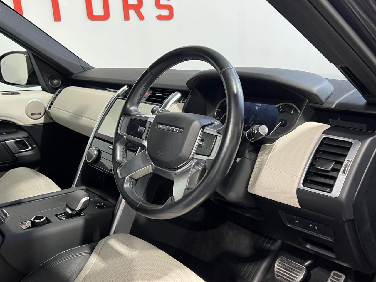 2022 LAND ROVER DISCOVERY 3.0 D300 MHEV R-Dynamic SE SUV 5dr Diesel Auto 4WD Euro 6 (s/s) (300 ps) - vehicle photo 10 for sale on PureCar