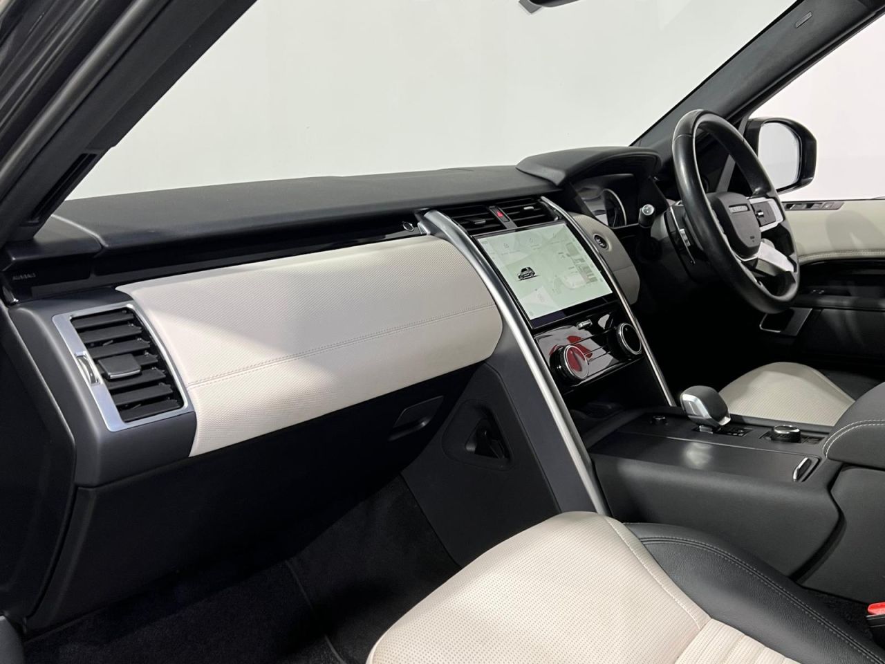 2022 LAND ROVER DISCOVERY 3.0 D300 MHEV R-Dynamic SE SUV 5dr Diesel Auto 4WD Euro 6 (s/s) (300 ps) - vehicle photo 12 for sale on PureCar