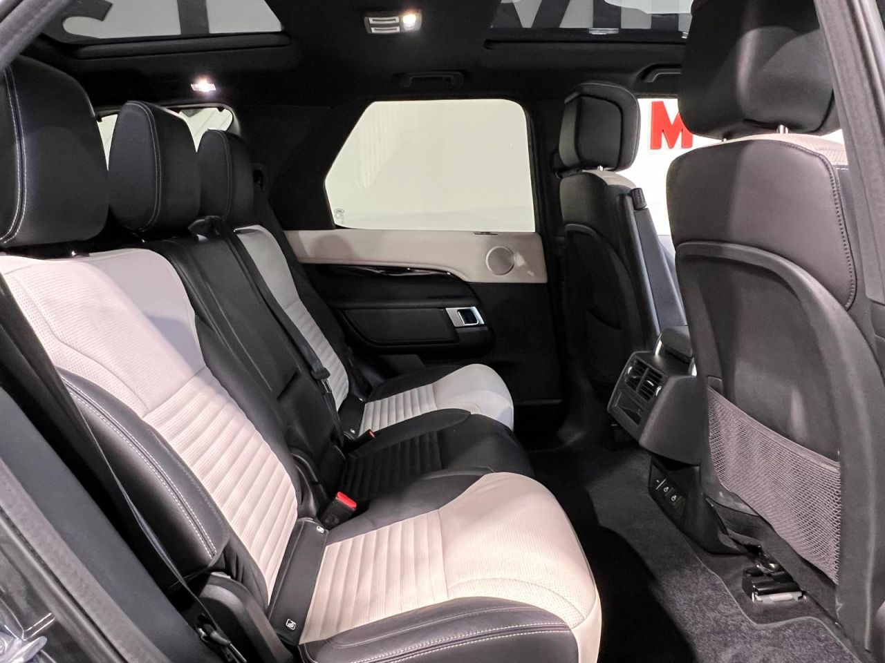 2022 LAND ROVER DISCOVERY 3.0 D300 MHEV R-Dynamic SE SUV 5dr Diesel Auto 4WD Euro 6 (s/s) (300 ps) - vehicle photo 14 for sale on PureCar