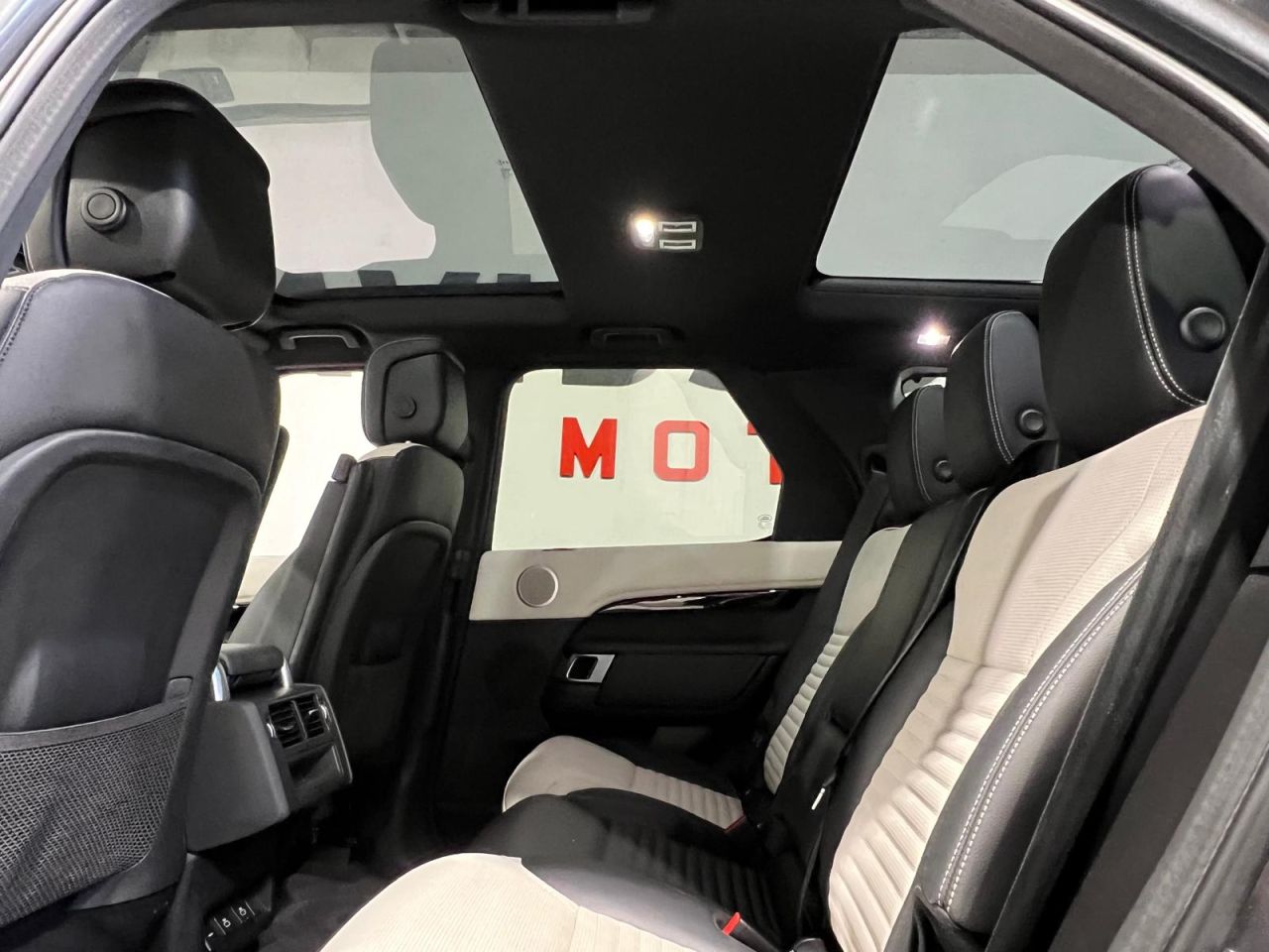 2022 LAND ROVER DISCOVERY 3.0 D300 MHEV R-Dynamic SE SUV 5dr Diesel Auto 4WD Euro 6 (s/s) (300 ps) - vehicle photo 13 for sale on PureCar