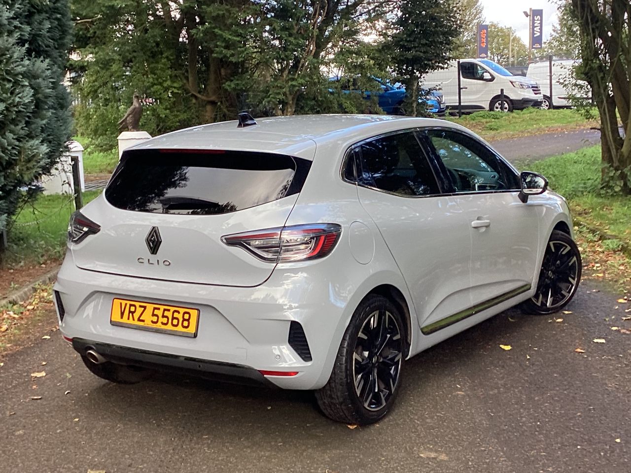 2024 RENAULT CLIO 1.0 TCe techno Hatchback 5dr Petrol Manual Euro 6 (s/s) (90 ps) - vehicle photo 2 for sale on PureCar