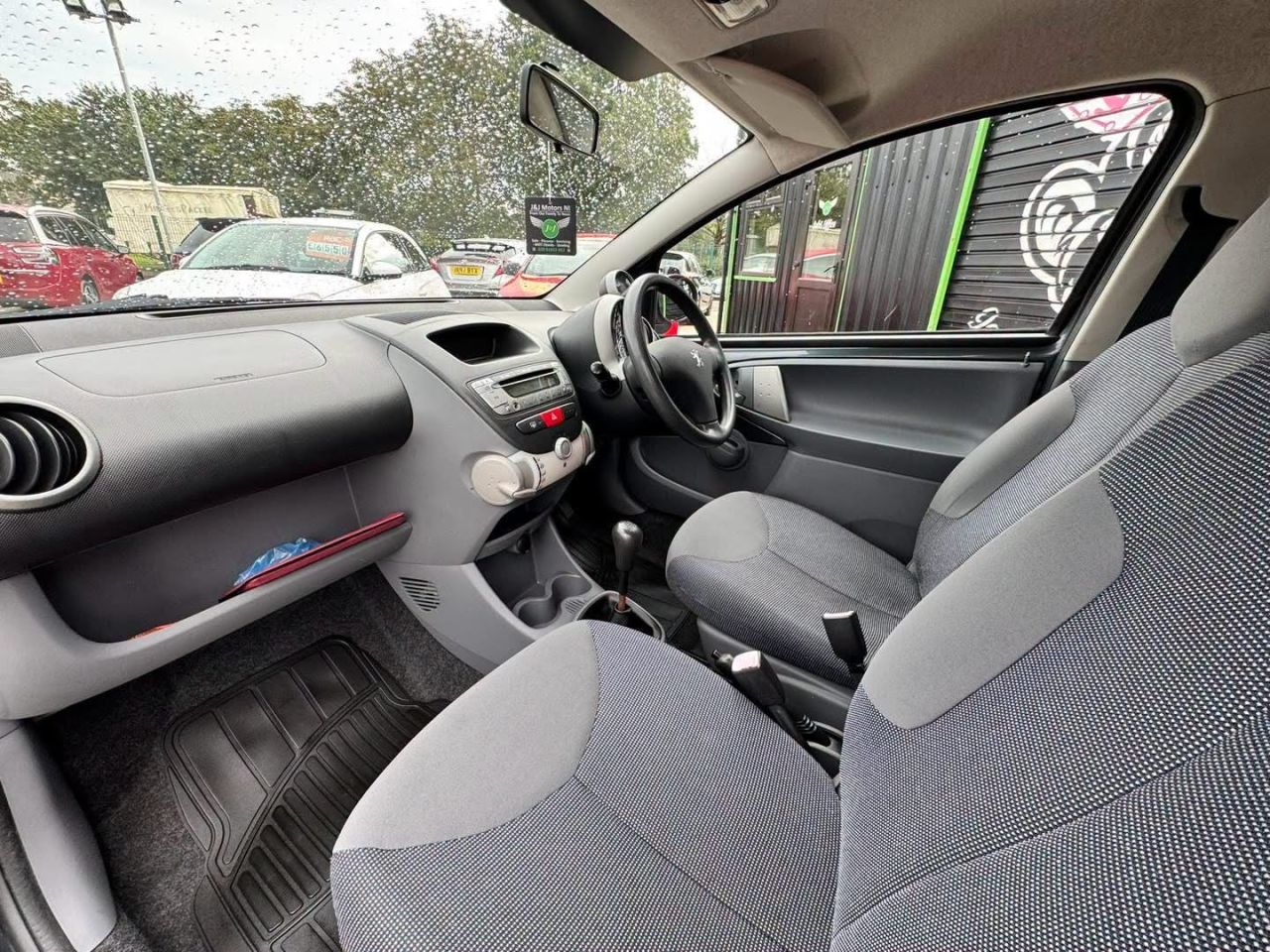 2006 PEUGEOT 1.0 12V Urban Hatchback 3dr Petrol Manual Euro 4 (68 ps) - vehicle photo 11 for sale on PureCar
