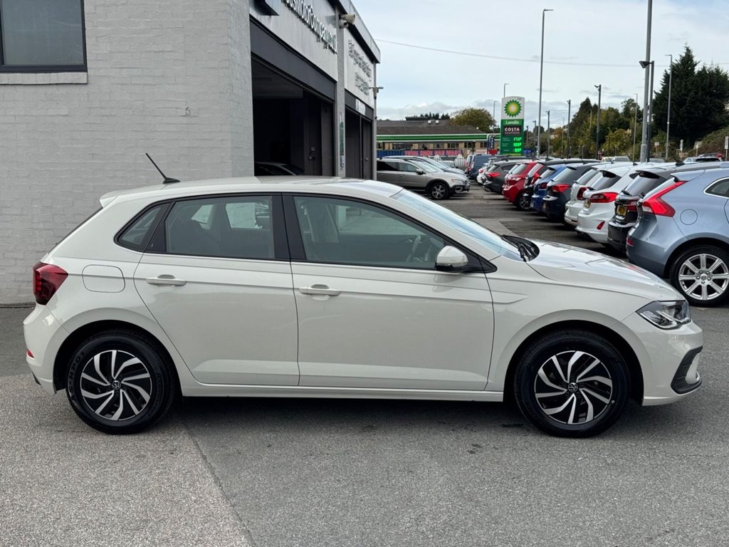 2025 Volkswagen Polo — image 2