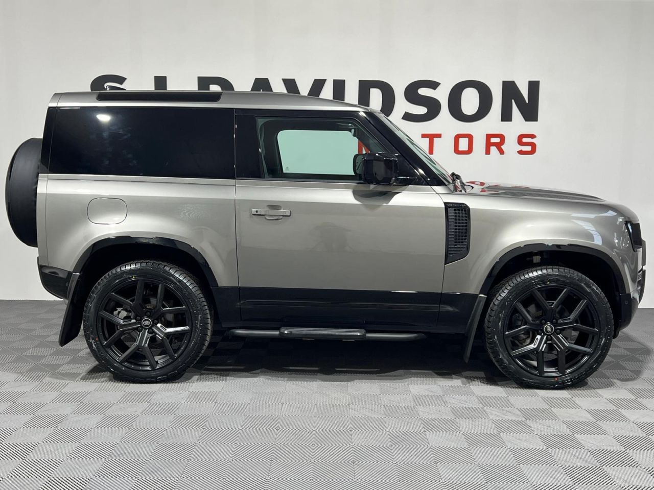 2024 LAND ROVER DEFENDER 90 3.0 D250 MHEV S Hard Top SUV 3dr Diesel Auto 4WD SWB Euro 6 (s/s) (250 ps) - vehicle photo 5 for sale on PureCar