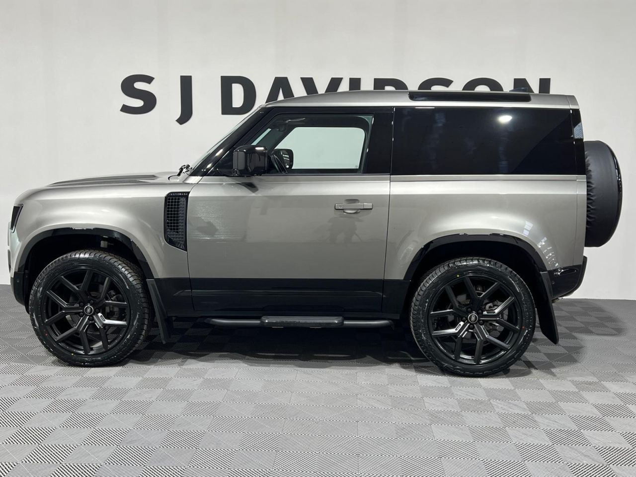 2024 LAND ROVER DEFENDER 90 3.0 D250 MHEV S Hard Top SUV 3dr Diesel Auto 4WD SWB Euro 6 (s/s) (250 ps) - vehicle photo 6 for sale on PureCar