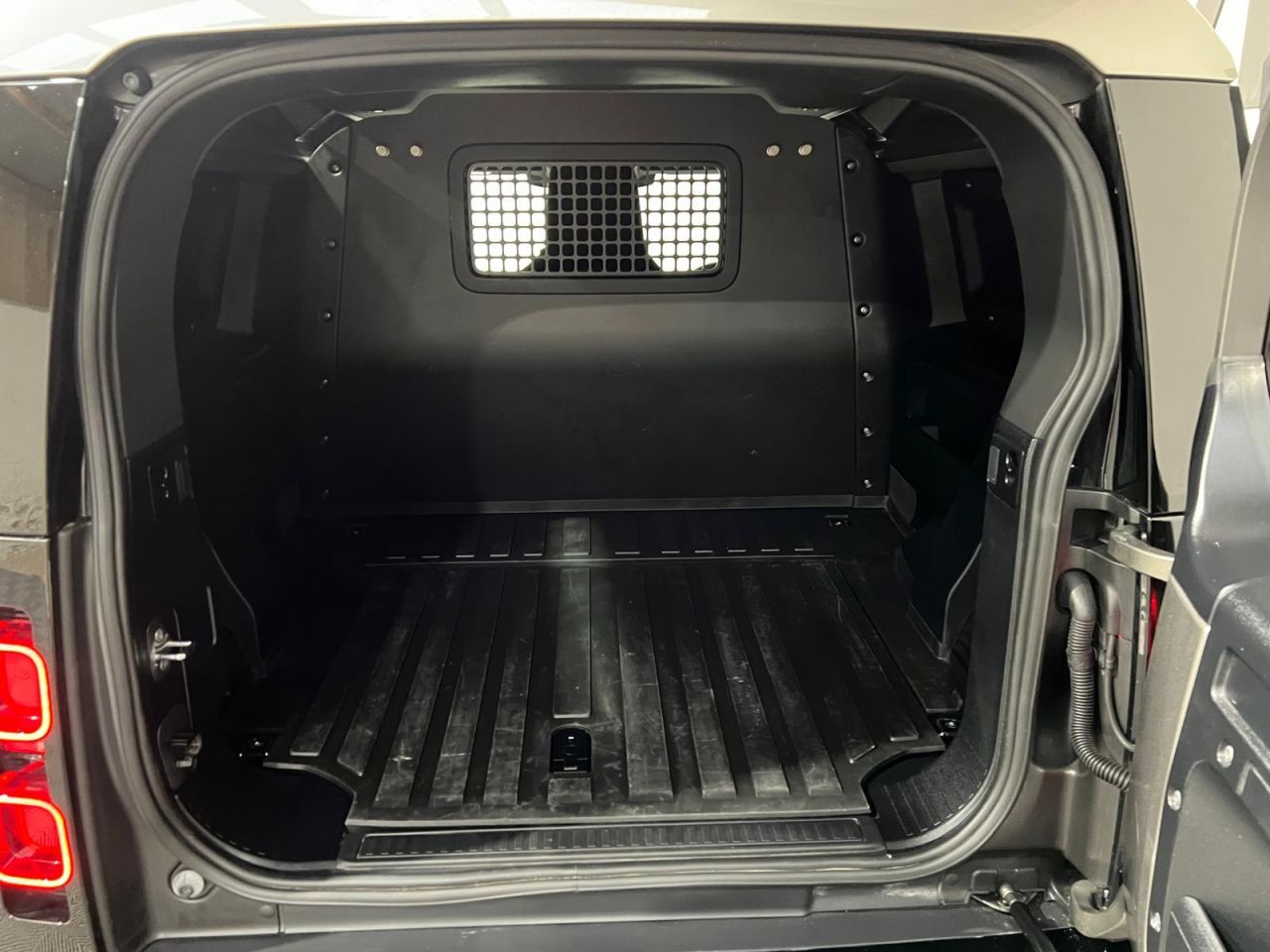 2024 LAND ROVER DEFENDER 90 3.0 D250 MHEV S Hard Top SUV 3dr Diesel Auto 4WD SWB Euro 6 (s/s) (250 ps) - vehicle photo 14 for sale on PureCar