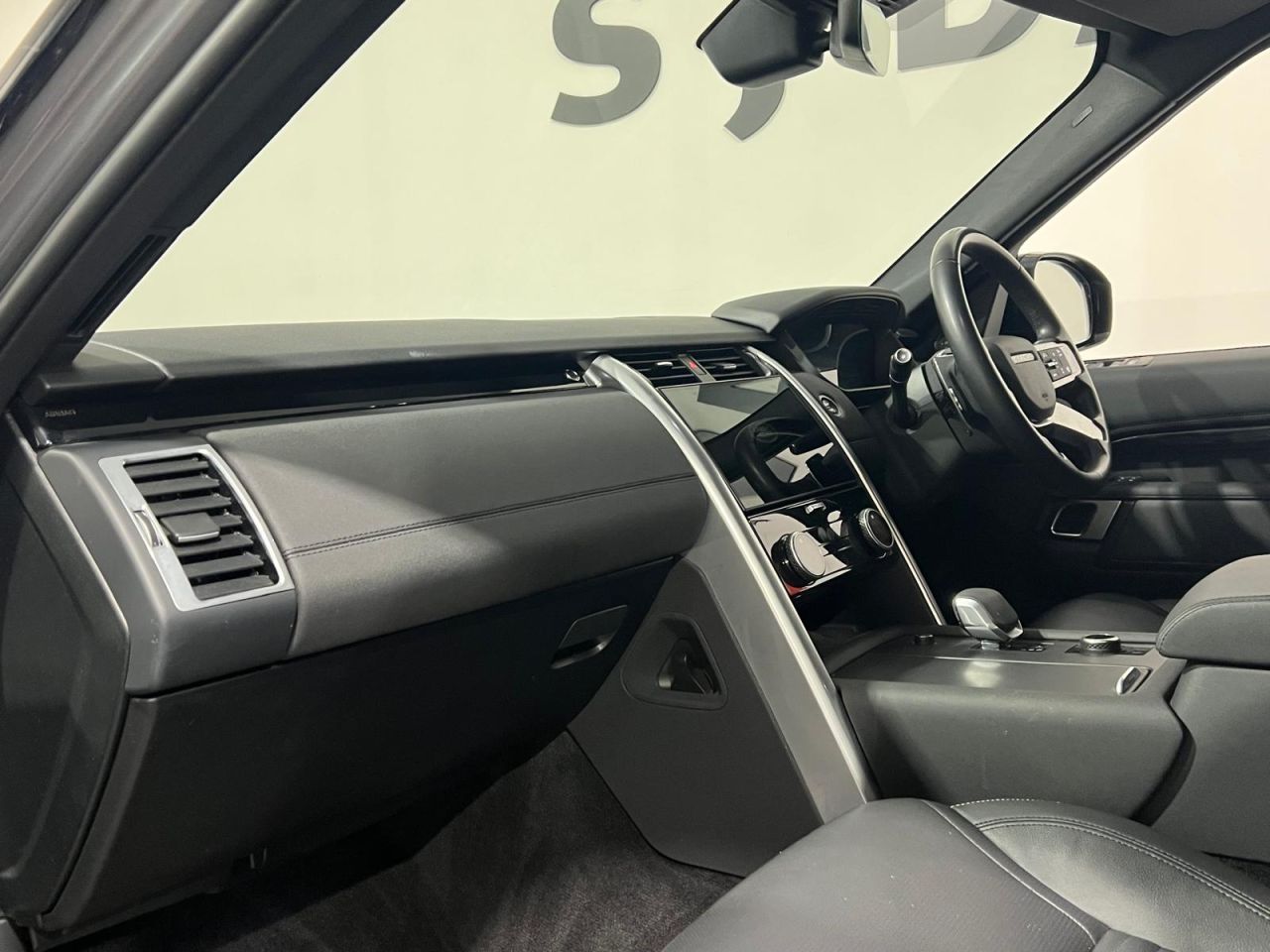 2024 LAND ROVER DISCOVERY 3.0 D350 MHEV S SUV 5dr Diesel Auto 4WD Euro 6 (s/s) (350 ps) Colour Coded, - vehicle photo 3 for sale on PureCar