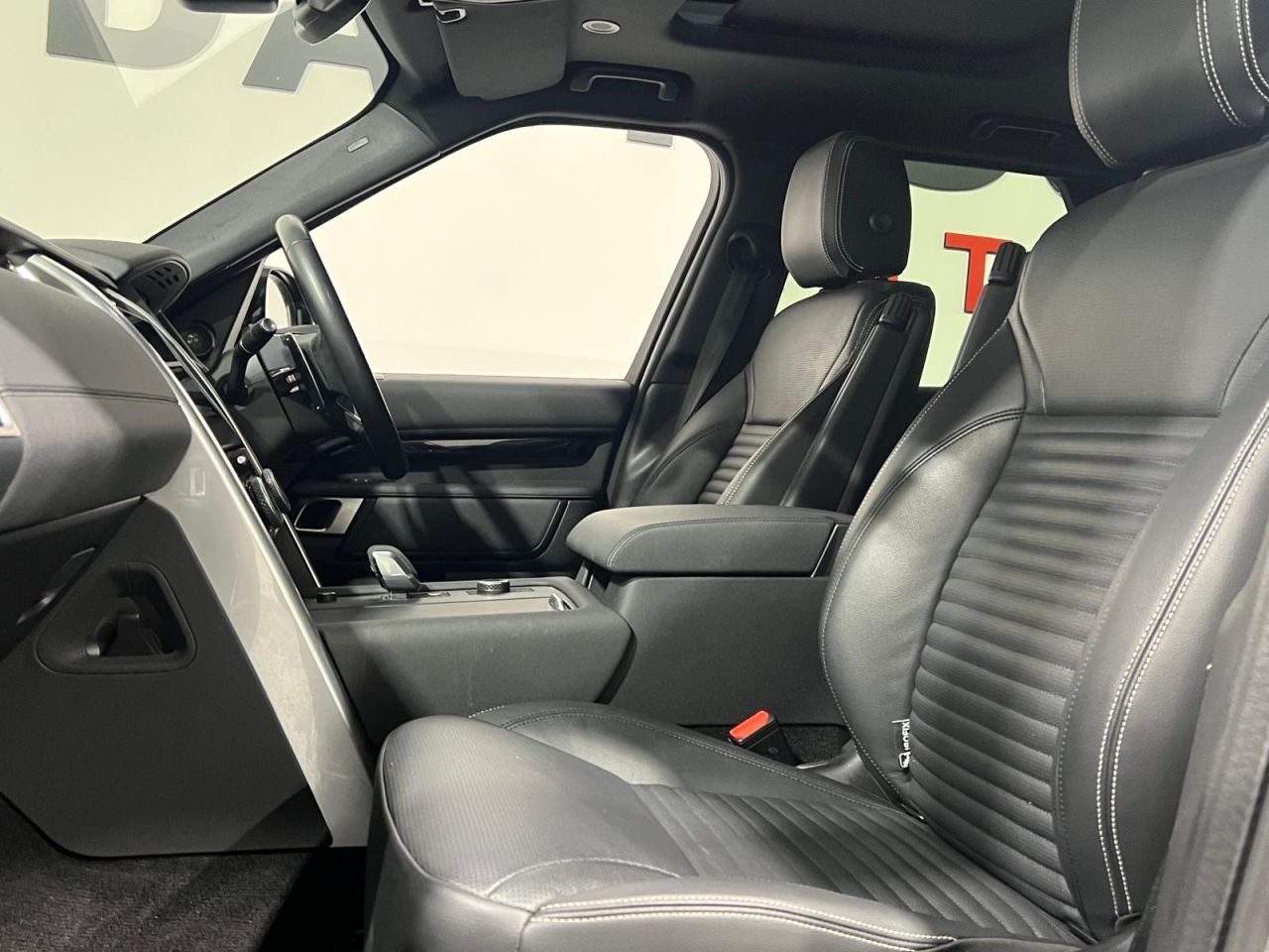 2024 LAND ROVER DISCOVERY 3.0 D350 MHEV S SUV 5dr Diesel Auto 4WD Euro 6 (s/s) (350 ps) Colour Coded, - vehicle photo 6 for sale on PureCar