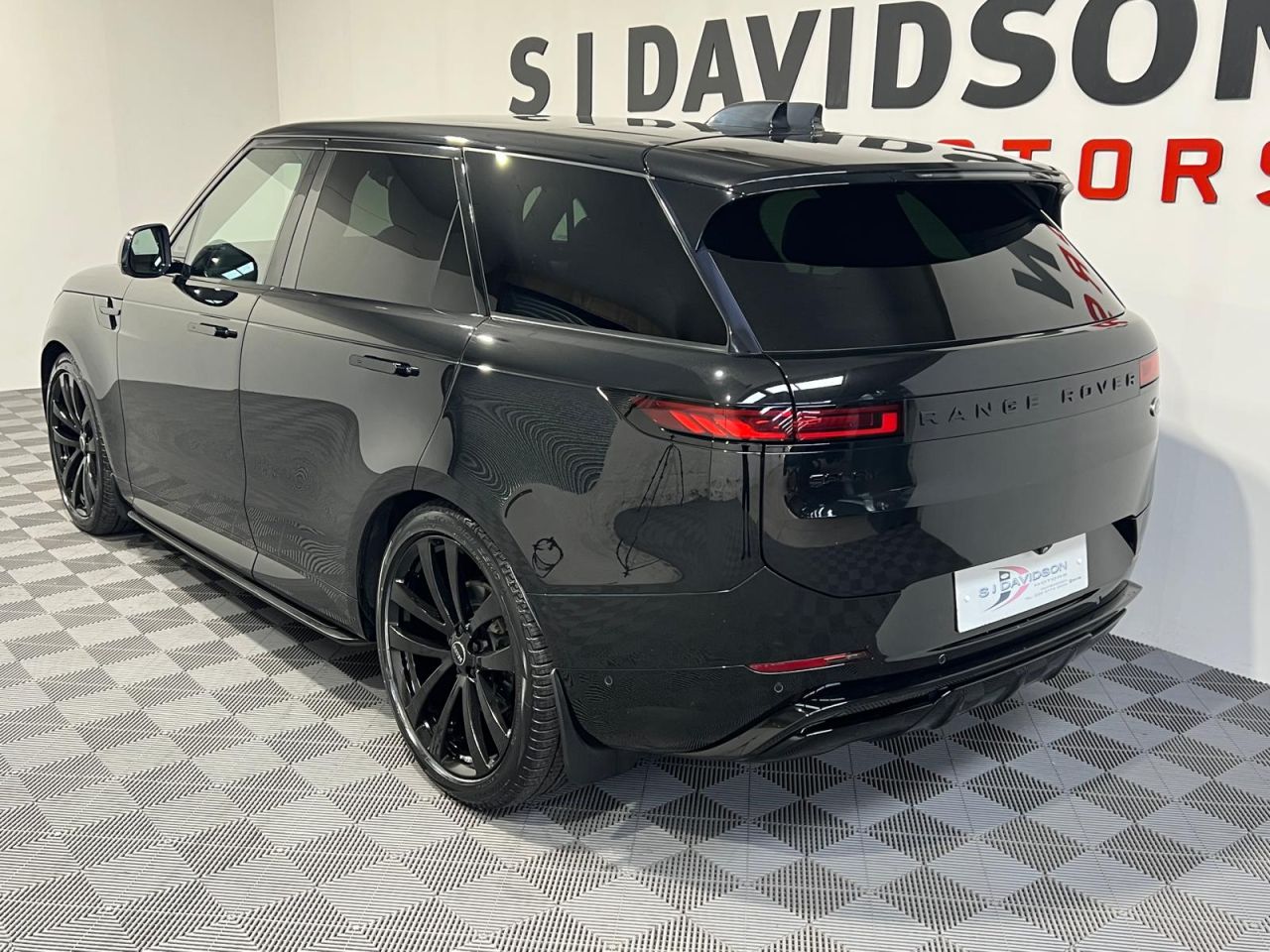 2023 LAND ROVER RANGE ROVER SPORT 3.0 D300 MHEV Dynamic SE SUV 5dr Diesel Auto 4WD Euro 6 (s/s) (300 ps) Blac - vehicle photo 2 for sale on PureCar