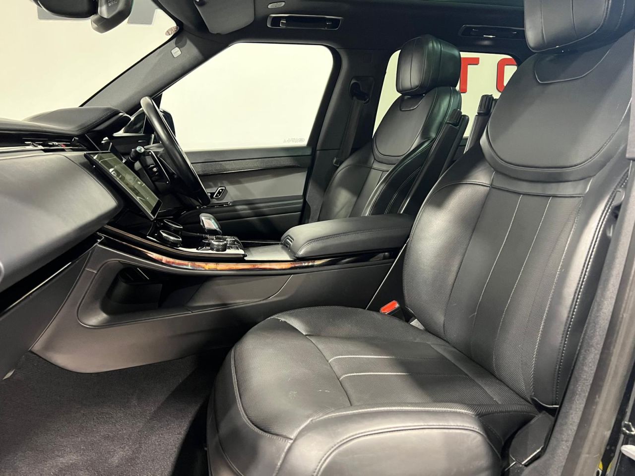 2023 LAND ROVER RANGE ROVER SPORT 3.0 D300 MHEV Dynamic SE SUV 5dr Diesel Auto 4WD Euro 6 (s/s) (300 ps) Blac - vehicle photo 3 for sale on PureCar