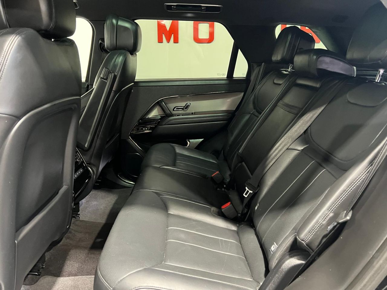 2023 LAND ROVER RANGE ROVER SPORT 3.0 D300 MHEV Dynamic SE SUV 5dr Diesel Auto 4WD Euro 6 (s/s) (300 ps) Blac - vehicle photo 4 for sale on PureCar
